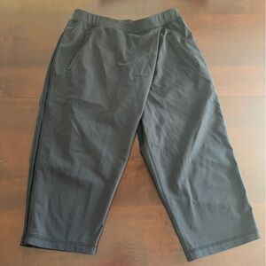 Lululemon Black Athletic Capri Pants- size 4